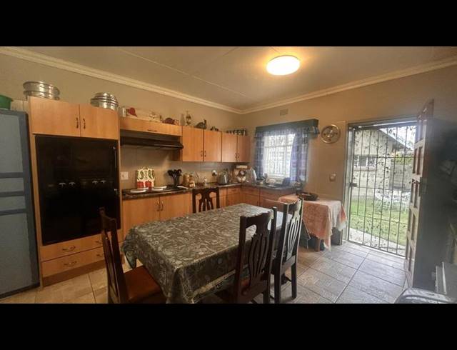 3 BEDROOM HOUSE FOR SALE IN KOSMOSPARK